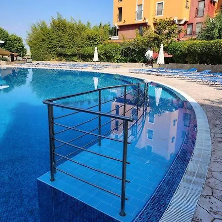 Uchvatny Vyhled Na アパート アヘロイ